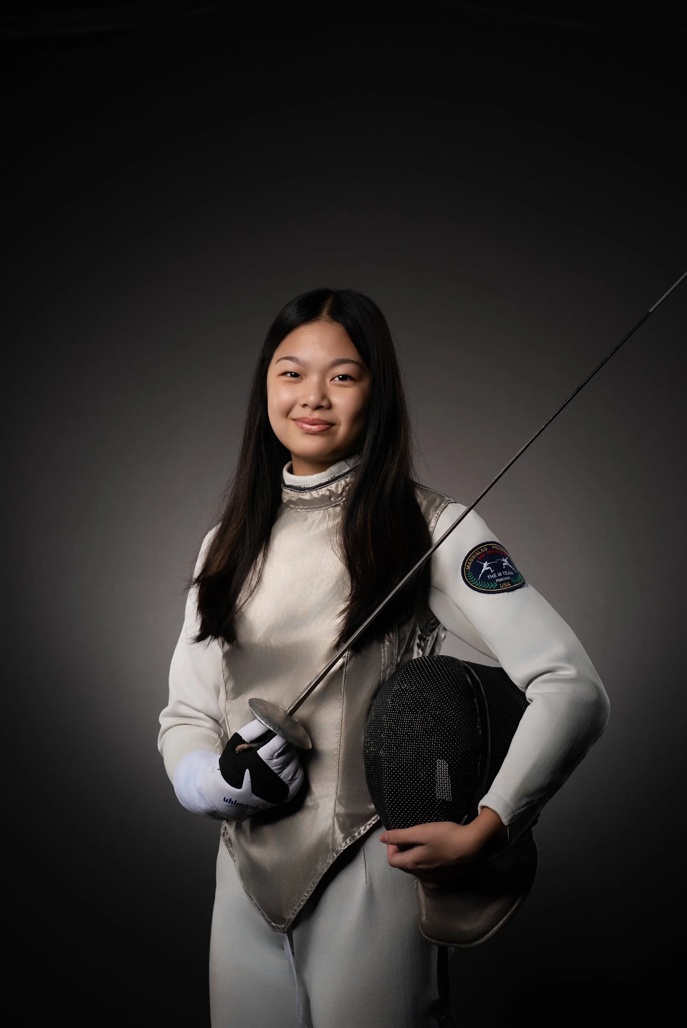 Portrait of Melissa Deng in fencing gear